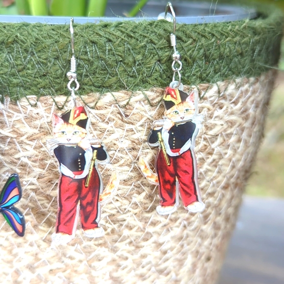NWT/IP: (unbranded) 🤩💕😸🐈‍⬛ FELINE FANCY 🐈‍⬛😸💕🤩 acrylic dangle earrings! - Picture 7 of 9
